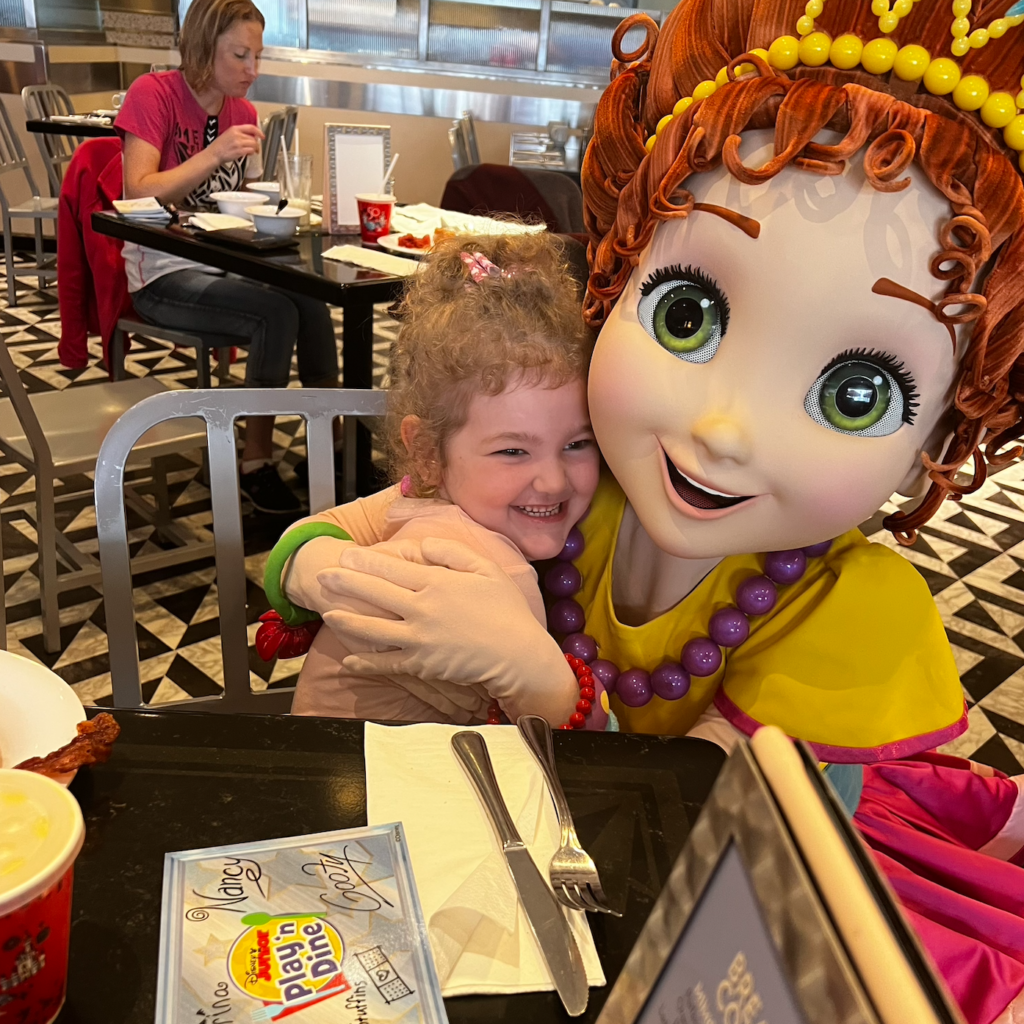 Disney world dining with characters